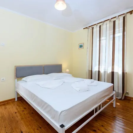 Alice's House Тасос