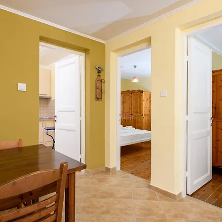 Alice's House * Λιμένας