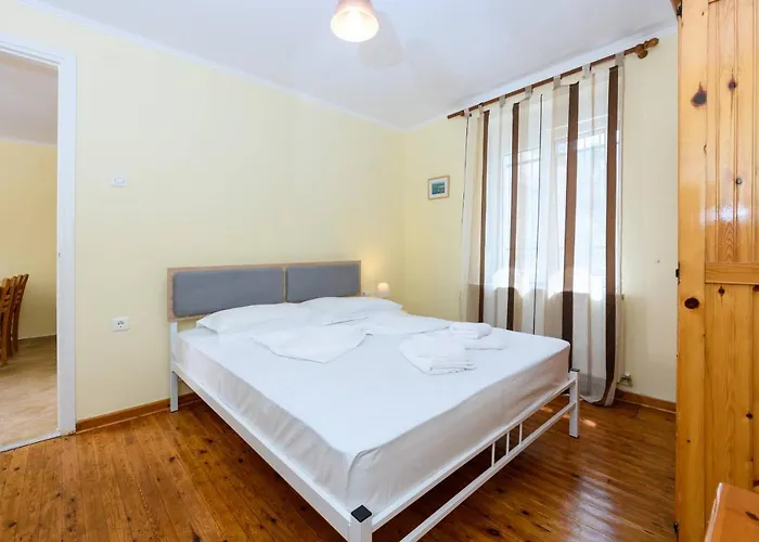 Alice's House Тасос