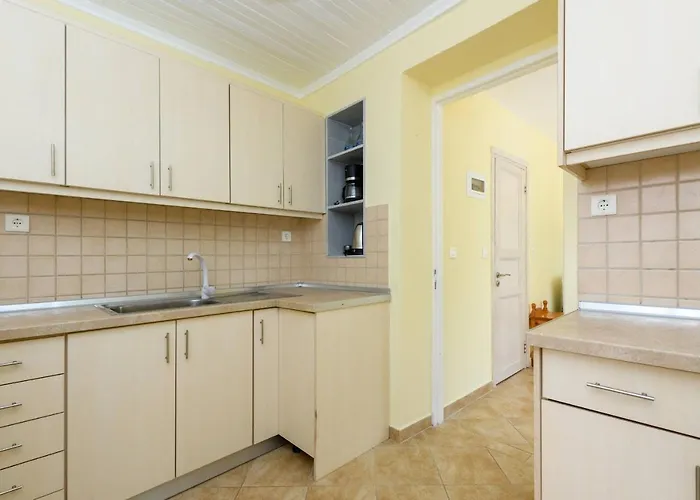 Alice's House Тасос