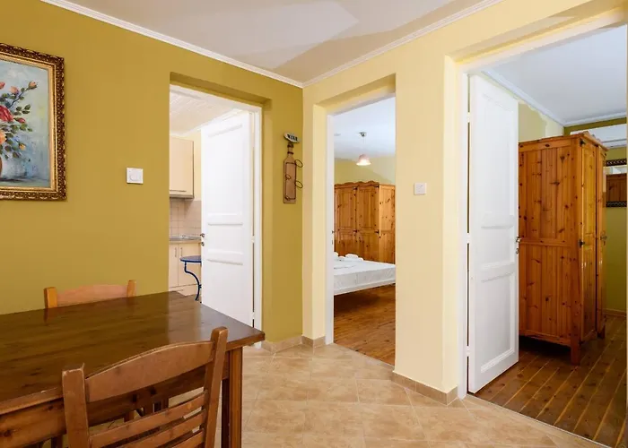 Alice's House * Тасос